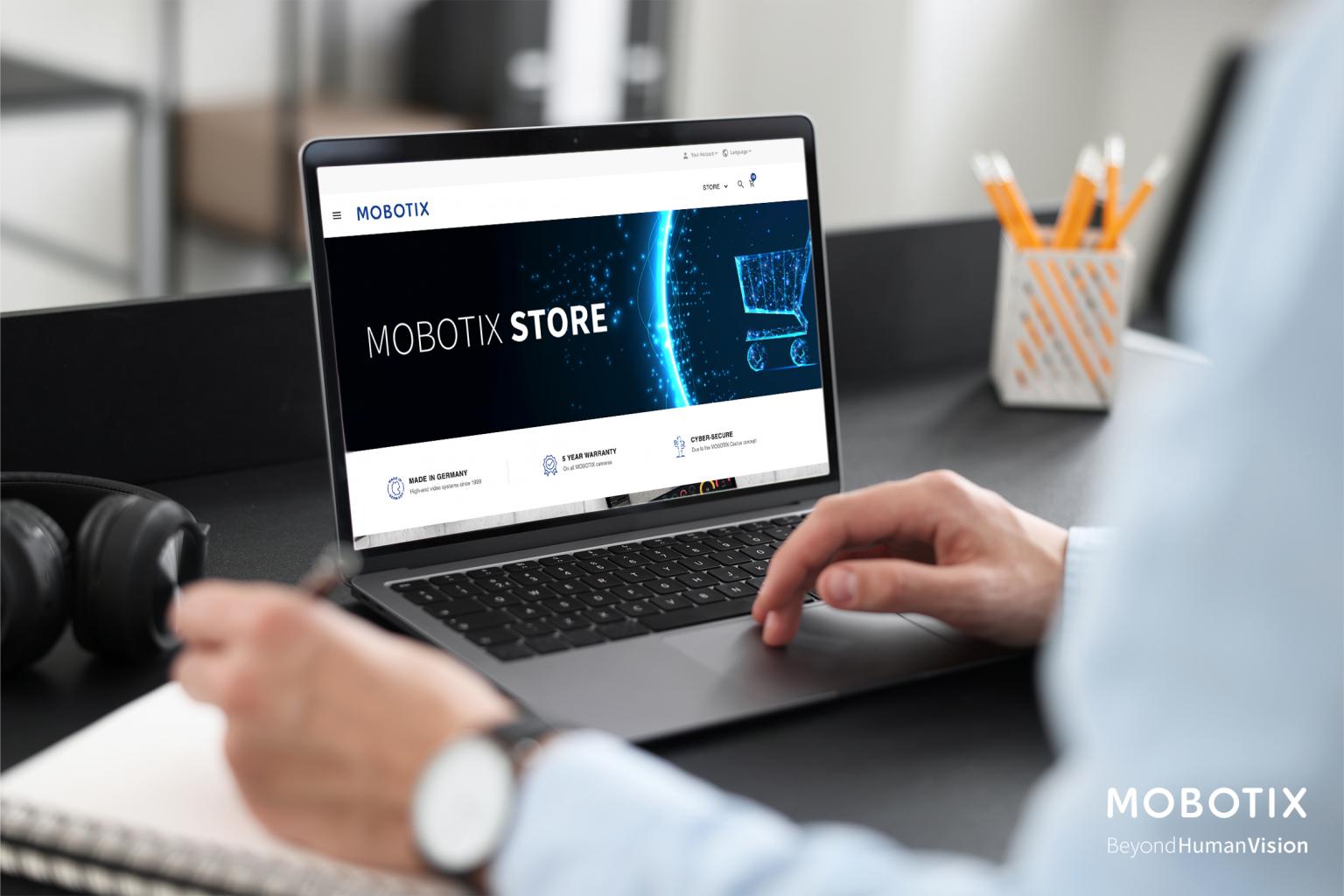 MOBOTIX Store on Laptop